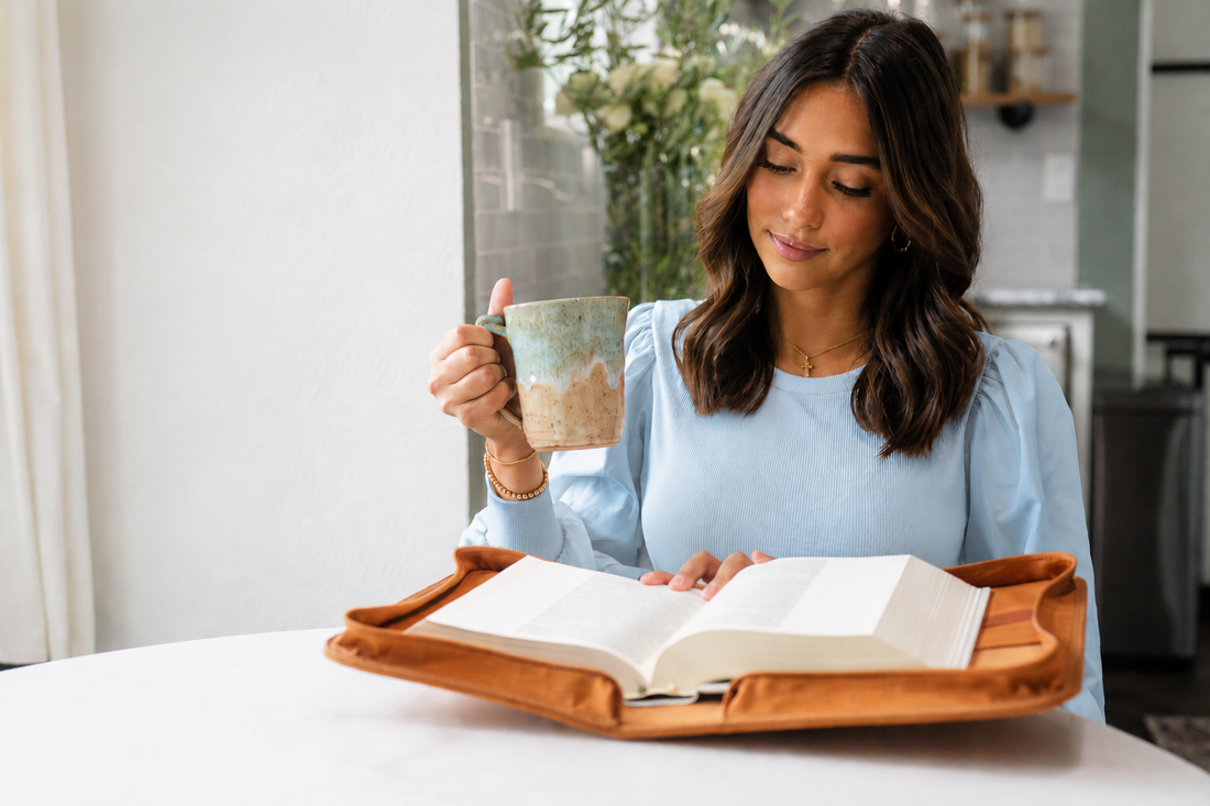 Tips for Building a Consistent Daily Bible Study Habit (for Busy Women)