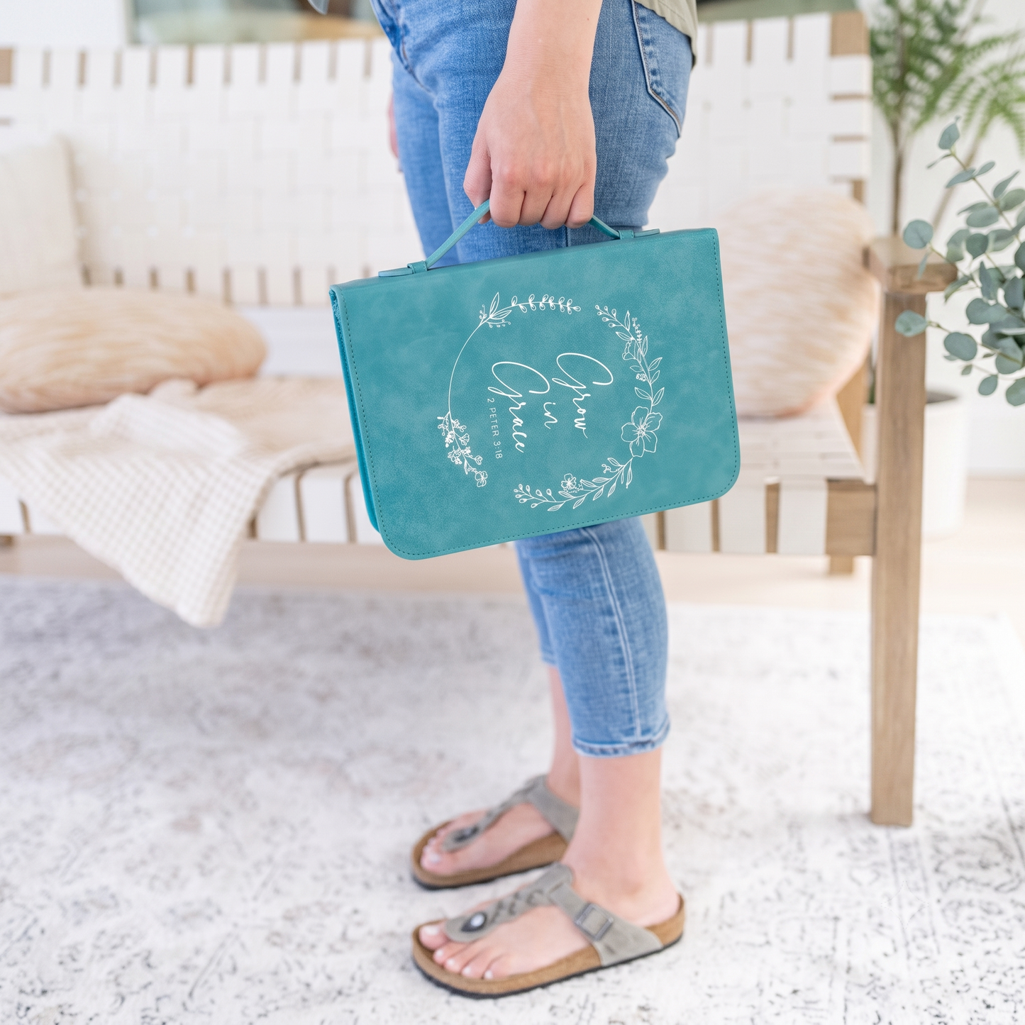 Grace Wreath Bible Cover (Teal) 𝐒𝐓𝐀𝐍𝐃𝐀𝐑𝐃 𝐒𝐈𝐙𝐄