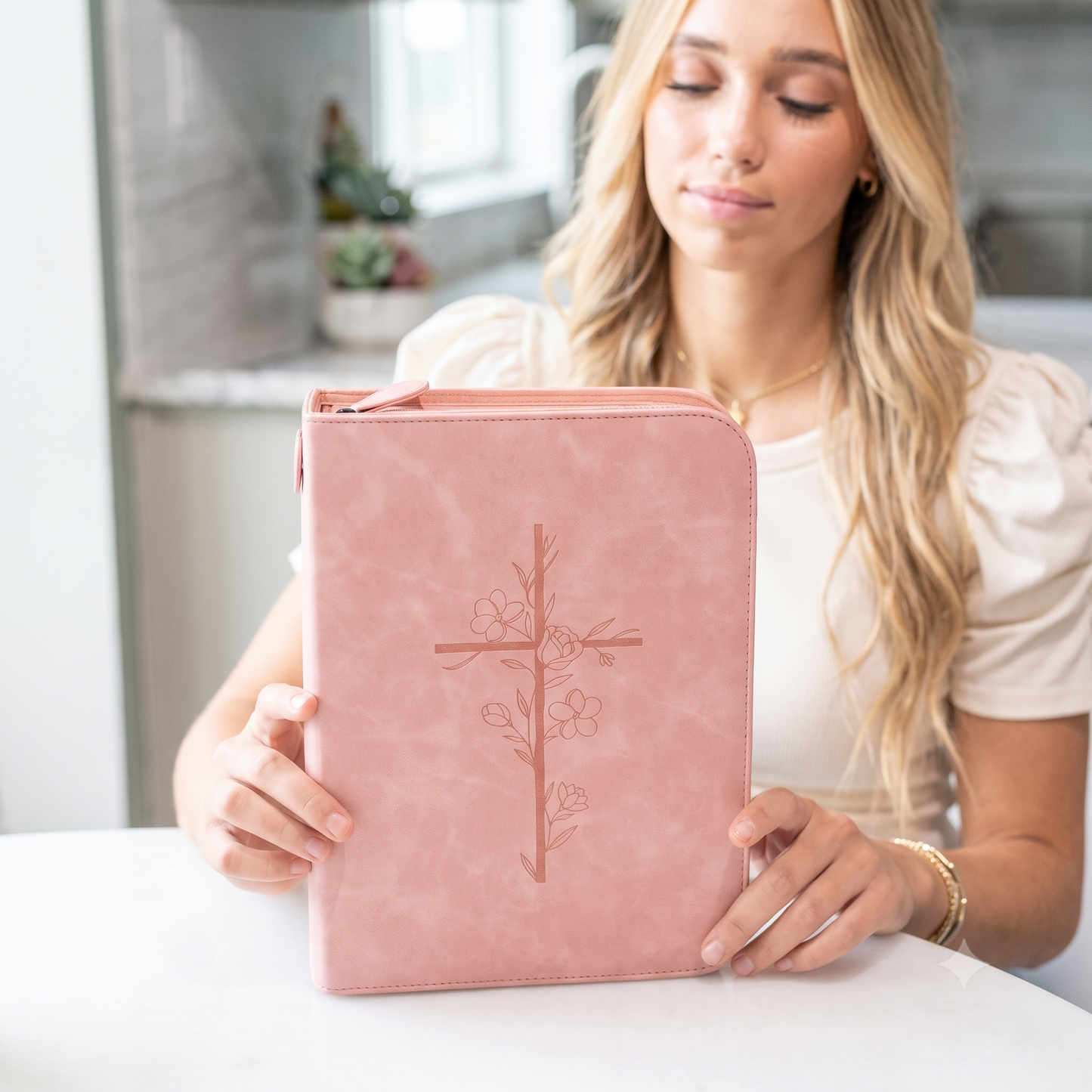 Embossed Women’s Bible Cover Case (Pink) 𝐒𝐓𝐀𝐍𝐃𝐀𝐑𝐃 𝐒𝐈𝐙𝐄 Floral Cross