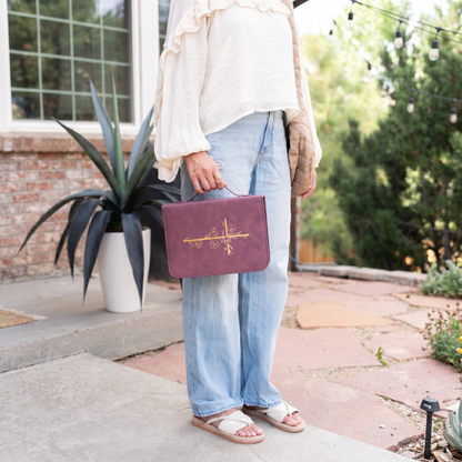 Embossed Women’s Bible Cover Case (Burgundy Gold Cross) Floral Cross 𝐒𝐓𝐀𝐍𝐃𝐀𝐑𝐃 𝐒𝐈𝐙𝐄
