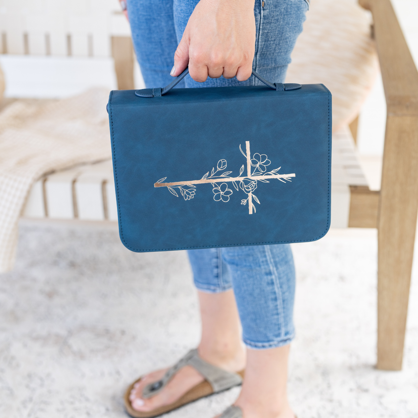 Embossed Women’s Bible Cover Case (Navy) 𝐒𝐓𝐀𝐍𝐃𝐀𝐑𝐃 𝐒𝐈𝐙𝐄 Floral Cross